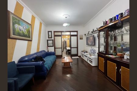 Casa à venda com 210m², 3 quartos e 2 vagasSala