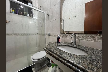 Casa à venda com 210m², 3 quartos e 2 vagasBanheiro da Suíte