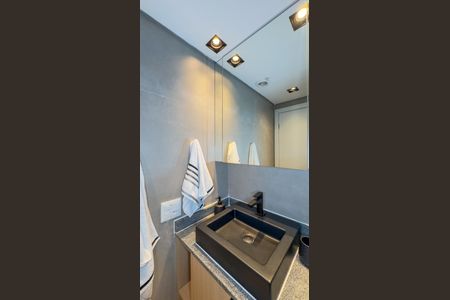 Banheiro de kitnet/studio à venda com 1 quarto, 25m² em Santo Amaro, São Paulo
