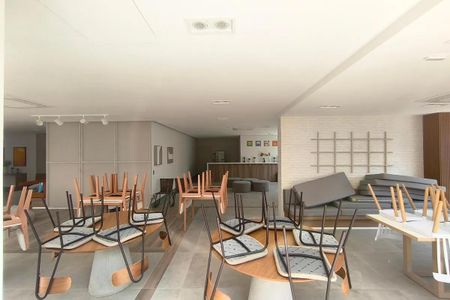 Apartamento à venda com 146m², 4 quartos e 2 vagas Apartamento à venda com 146m², 4 quartos e 2 vagasÁrea comum - Salão de festas