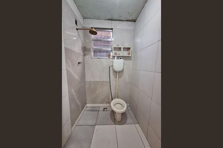 Banheiro 2 de casa para alugar com 2 quartos, 65m² em Santa Cruz da Serra, Duque de Caxias