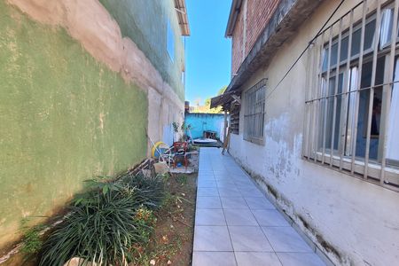 Quintal de casa para alugar com 2 quartos, 65m² em Santa Cruz da Serra, Duque de Caxias