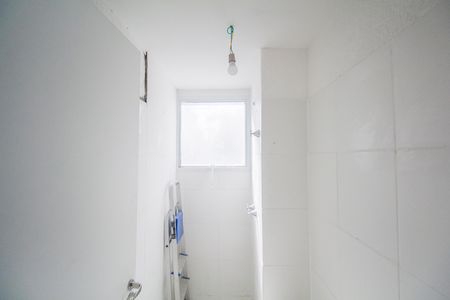 Banheiro de apartamento para alugar com 2 quartos, 42m² em Cascadura, Rio de Janeiro