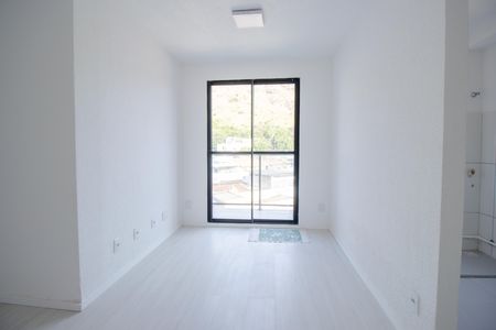 Sala de apartamento à venda com 2 quartos, 41m² em Vila Kosmos, Rio de Janeiro