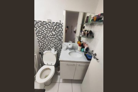 Apartamento para alugar com 71m², 2 quartos e 1 vaga Apartamento para alugar com 71m², 2 quartos e 1 vagaBanheiro social