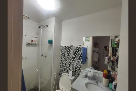 Apartamento para alugar com 71m², 2 quartos e 1 vaga Apartamento para alugar com 71m², 2 quartos e 1 vagaBanheiro social