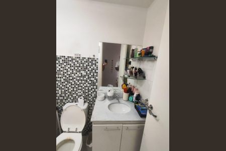 Apartamento para alugar com 71m², 2 quartos e 1 vaga Apartamento para alugar com 71m², 2 quartos e 1 vagaBanheiro social
