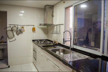 Cozinha de apartamento à venda com 3 quartos, 116m² em Jardim Goiás, Goiânia
