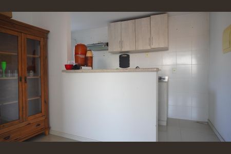 Cozinha  de apartamento para alugar com 3 quartos, 69m² em Vila Ipiranga, Porto Alegre