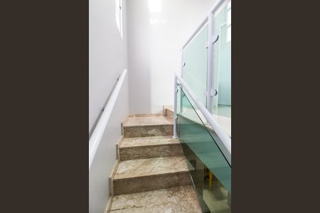 Apartamento à venda com 296m², 3 quartos e 5 vagas Apartamento à venda com 296m², 3 quartos e 5 vagasEscada