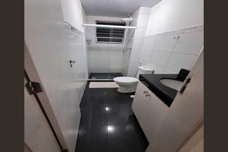 Banheiro de apartamento para alugar com 2 quartos, 55m² em Mariléa Chácara, Rio das Ostras