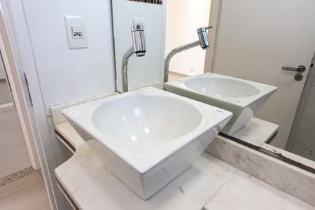 Apartamento para alugar com 54m², 2 quartos e 1 vaga Apartamento para alugar com 54m², 2 quartos e 1 vagaBanheiro