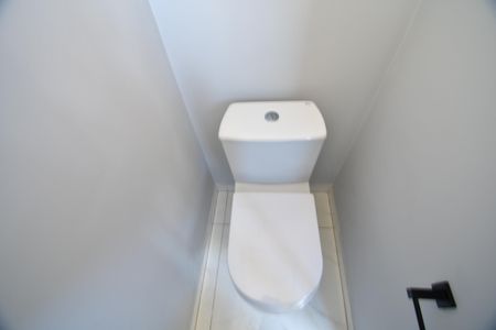 Banheiro de serviço de apartamento para alugar com 2 quartos, 73m² em Chácara da Barra, Campinas