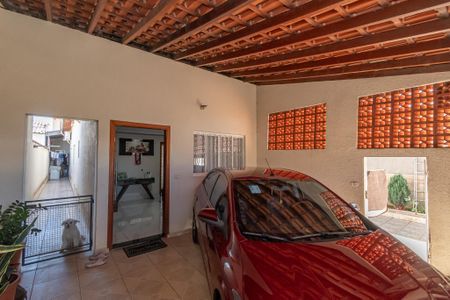 Casa à venda com 250m², 2 quartos e 3 vagas Casa à venda com 250m², 2 quartos e 3 vagasGaragem