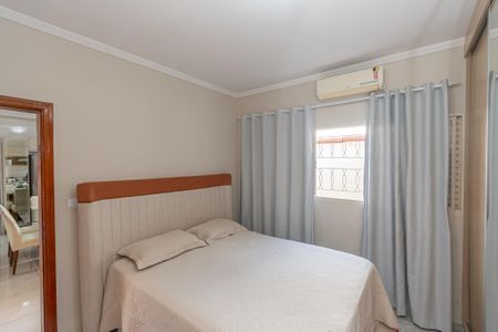 Casa à venda com 250m², 2 quartos e 3 vagas Casa à venda com 250m², 2 quartos e 3 vagasSuite 1