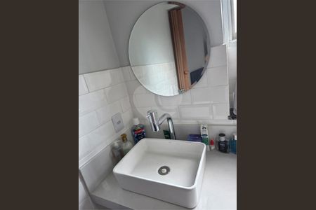 Casa à venda com 2 quartos, 176m² em Vila Nivi, São Paulo