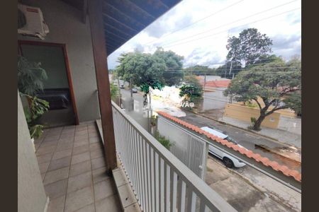 Casa à venda com 240m², 3 quartos e 3 vagas
