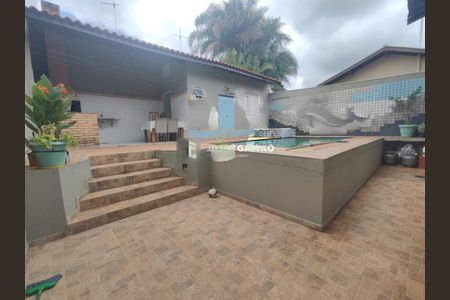 Casa à venda com 240m², 3 quartos e 3 vagas