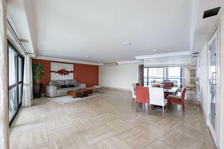 Apartamento à venda com 4 quartos, 300m² em Icaraí, Niterói