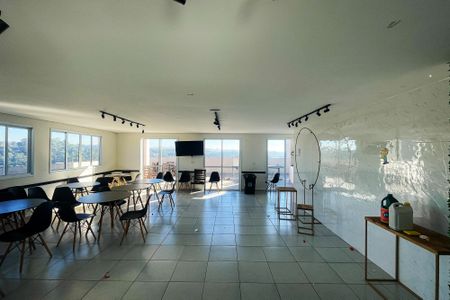 Apartamento para alugar com 43m², 2 quartos e 1 vaga Apartamento para alugar com 43m², 2 quartos e 1 vagaÁrea comum - Salão de festas