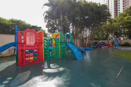 Apartamento à venda com 132m², 3 quartos e 2 vagasÁrea comum - Playground
