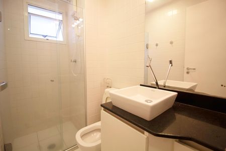 Apartamento para alugar com 52m², 2 quartos e 1 vaga Apartamento para alugar com 52m², 2 quartos e 1 vagaBanheiro social