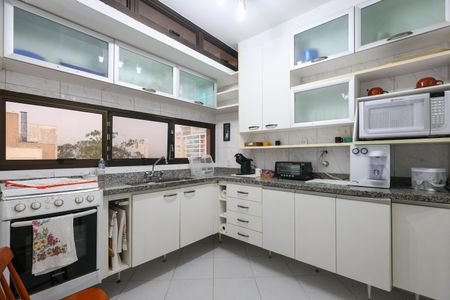 Apartamento à venda com 105m², 3 quartos e 2 vagas Apartamento à venda com 105m², 3 quartos e 2 vagasCozinha