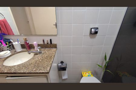 Apartamento à venda com 68m², 2 quartos e 1 vaga Apartamento à venda com 68m², 2 quartos e 1 vagaBanheiro social