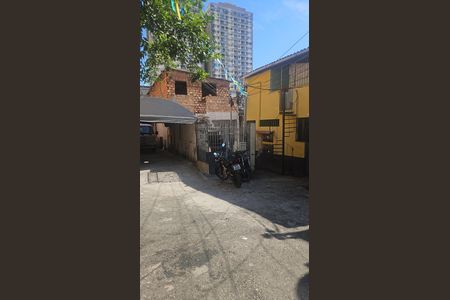 fachada da rua de casa para alugar com 1 quarto, 70m² em Acupe, Salvador