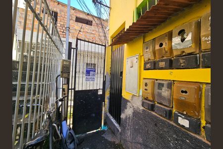 portao da rua de casa para alugar com 1 quarto, 70m² em Acupe, Salvador