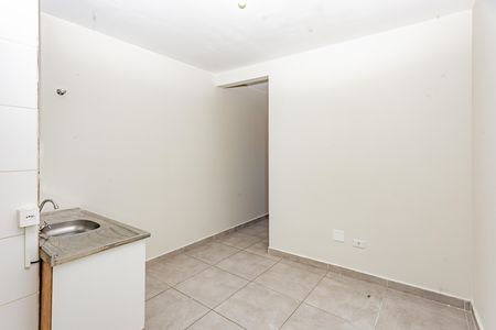 Sala e cozinha de casa para alugar com 1 quarto, 30m² em Parque Bristol, São Paulo