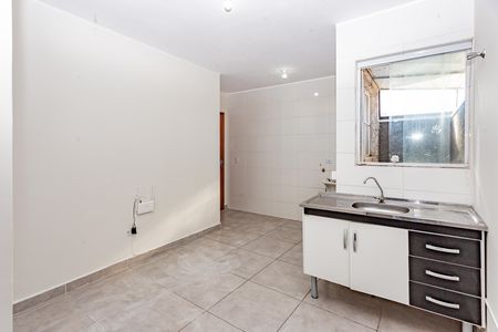 Sala e cozinha de casa para alugar com 1 quarto, 30m² em Parque Bristol, São Paulo