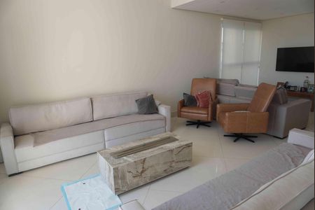Casa de condomínio para alugar com 405m², 2 quartos e 4 vagasSala de Estar