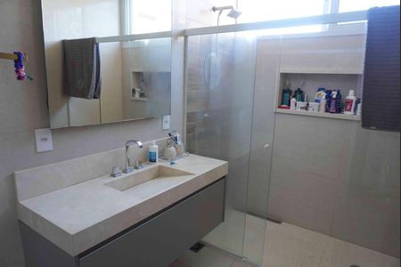 Casa de condomínio para alugar com 405m², 2 quartos e 4 vagasBanheiro da Suíte 2