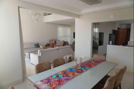 Casa de condomínio para alugar com 405m², 2 quartos e 4 vagasSala de Jantar