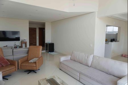 Casa de condomínio para alugar com 405m², 2 quartos e 4 vagasSala de Estar