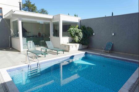 Casa de condomínio para alugar com 405m², 2 quartos e 4 vagasPiscina