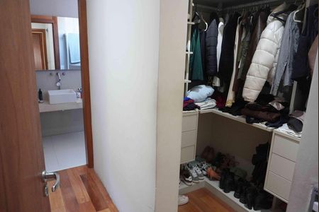 Casa de condomínio para alugar com 405m², 2 quartos e 4 vagasCloset da suíte 1