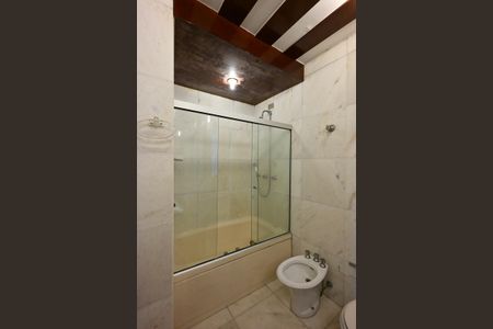 Apartamento à venda com 692m², 4 quartos e 4 vagasBanheiro da Suíte  3