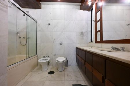 Apartamento à venda com 692m², 4 quartos e 4 vagasBanheiro da Suíte  3