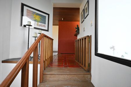 Apartamento à venda com 692m², 4 quartos e 4 vagasEscada