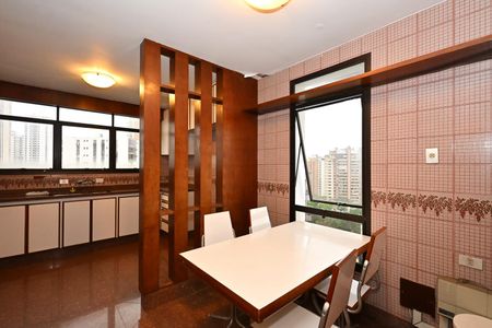 Apartamento à venda com 692m², 4 quartos e 4 vagasCozinha