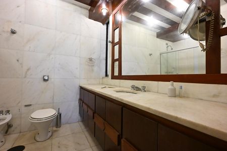 Apartamento à venda com 692m², 4 quartos e 4 vagasBanheiro da Suíte  3