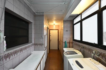 Apartamento à venda com 692m², 4 quartos e 4 vagasÁrea de Serviço 