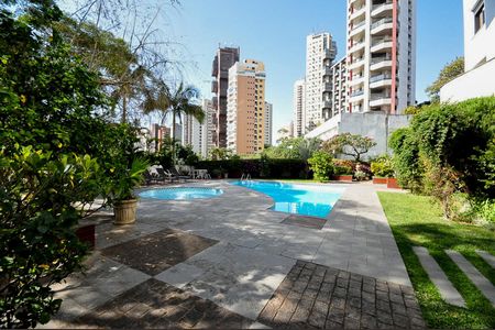 Apartamento à venda com 692m², 4 quartos e 4 vagas Apartamento à venda com 692m², 4 quartos e 4 vagasPiscina