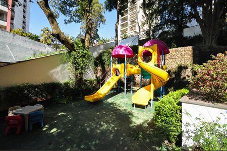 Apartamento à venda com 692m², 4 quartos e 4 vagas Apartamento à venda com 692m², 4 quartos e 4 vagasPlayground