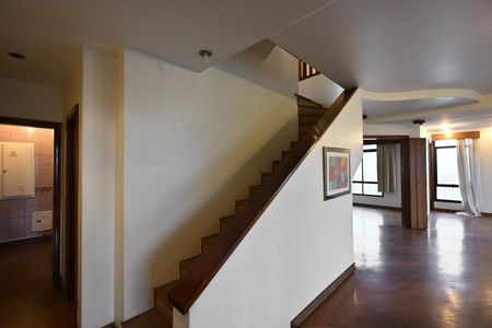 Apartamento à venda com 692m², 4 quartos e 4 vagasEscada