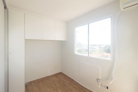 Quarto 2 de apartamento para alugar com 2 quartos, 44m² em Santa Cruz, Rio de Janeiro