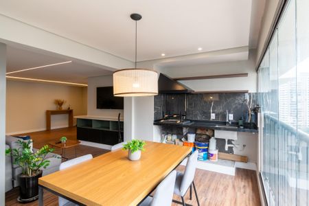 Apartamento para alugar com 107m², 3 quartos e 2 vagasVaranda