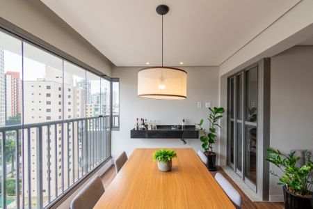 Apartamento para alugar com 107m², 3 quartos e 2 vagasVaranda